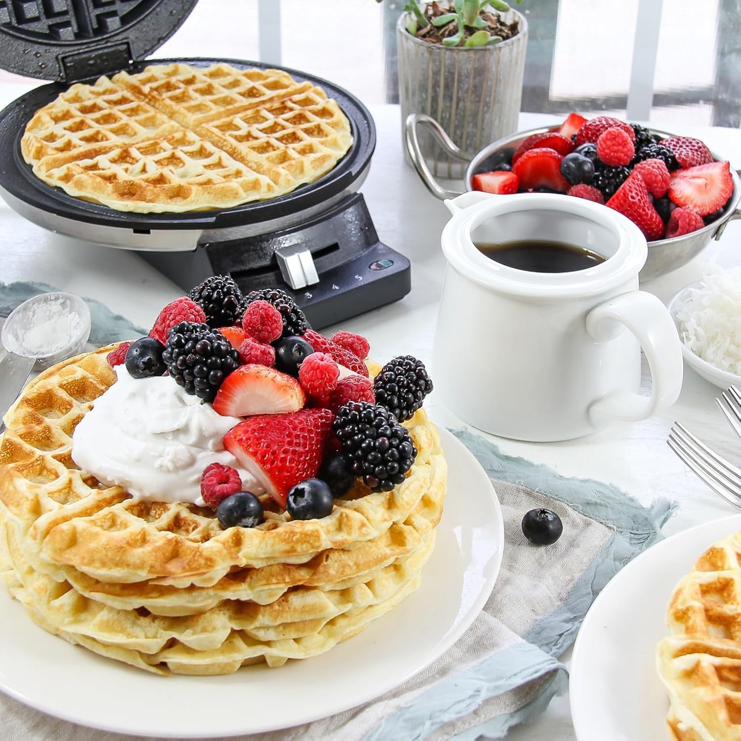 Cuisinart Waffle Maker, 1250W Round Classic Waffle Iron, 5-Setting Adjustable